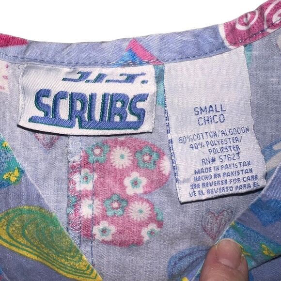 J.I.J. Scrubs Blue Hearts V Neck Scrub Top Pockets Pink Green - Picture 3 of 7
